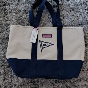 Vineyard Vines Navy and Cream Tote Bag